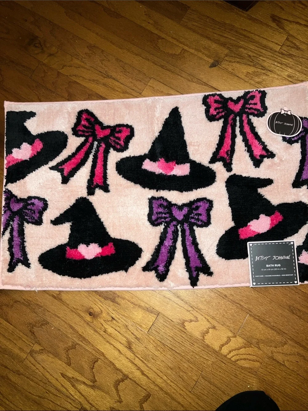 🎀Betsey Johnson 🩷SO CUTE🩷 plush bath rug bows witches’ hats Halloween rug NWT